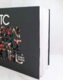 In dem Buch »Avant Garde –Schriftanalyse« untersuchen Felix Stoffel, Simona Priller und Josephin Oschmann die Typeface »ITC Avant Garde Gothic« des amerikanischen Grafikdesigners und Schriftgestalters Herbert Lubalin.